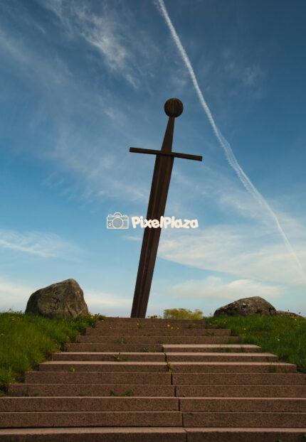 Epic Sword Monument Against Blue Sky – Symbol of Heritage and Valor
